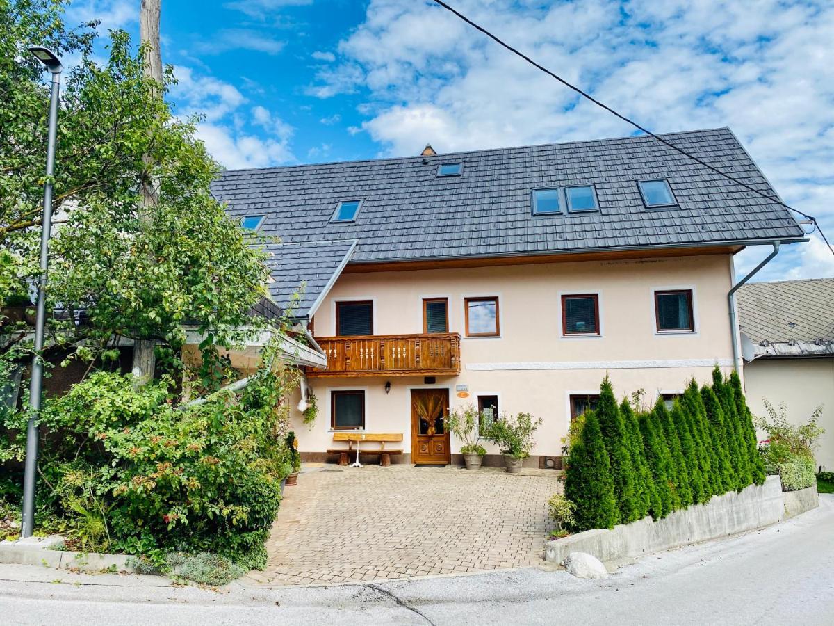 Guesthouse Sabine - Pr' Skminc Бохиньска-Бела Экстерьер фото