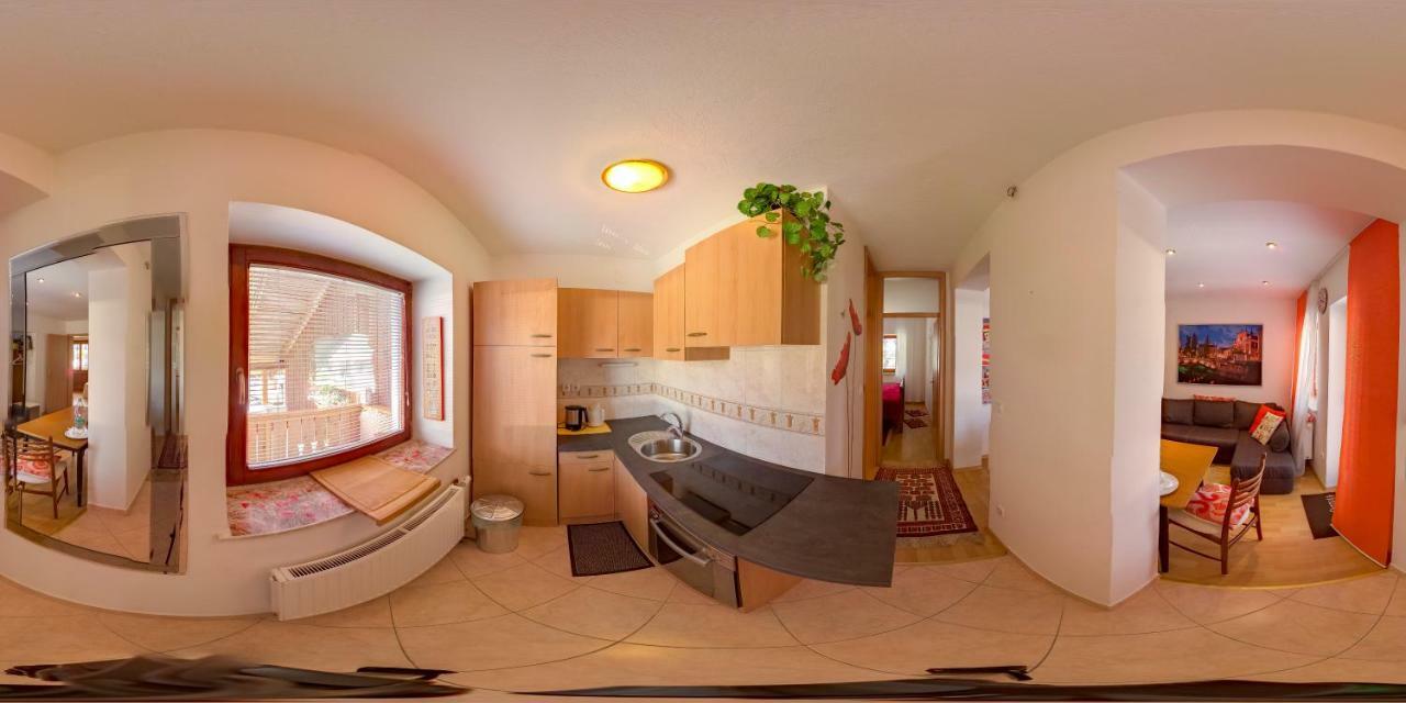 Guesthouse Sabine - Pr' Skminc Бохиньска-Бела Экстерьер фото